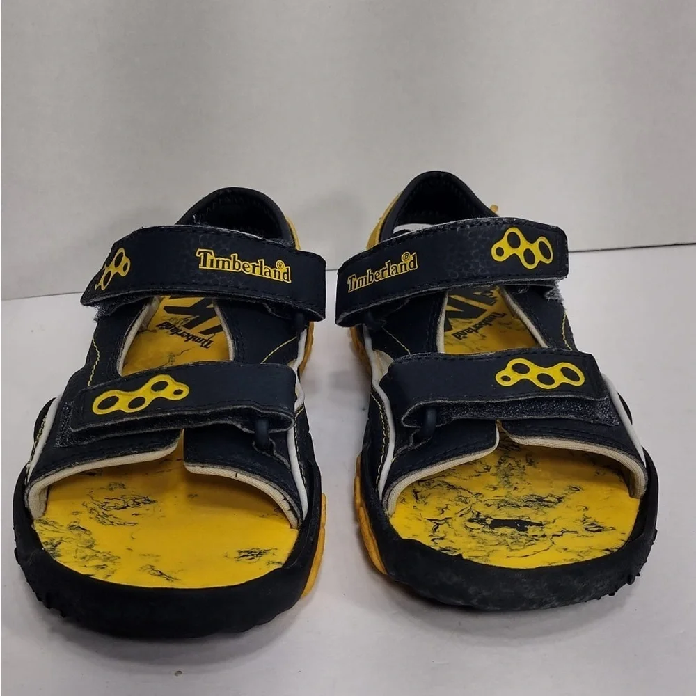 Timberland Black and Yellow Sandals  size 2 pre owned Exellent condition